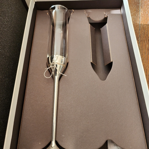 Vera Wang Wedgewood Love Knots Crystal Champagne Toasting Flutes Boxed set - Picture 6 of 7